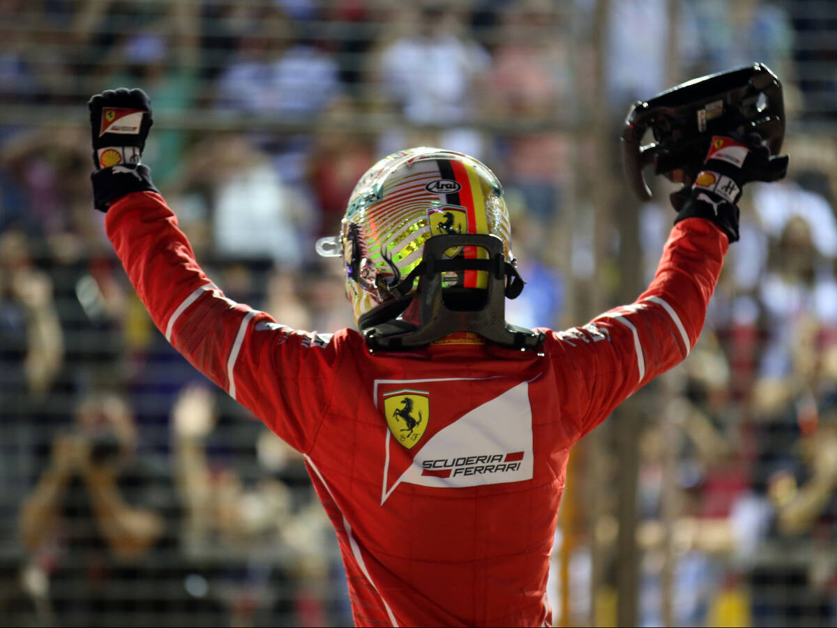 Foto zur News: Fernduell um die WM: Holt sich Vettel die Führung zurück?