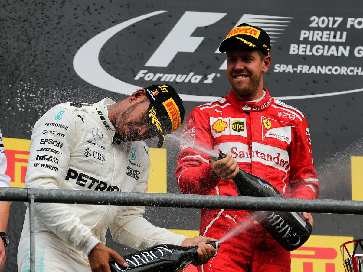 Foto zur News: Lewis Hamilton: Vettels Schwächen zu sehen ist "großartig"