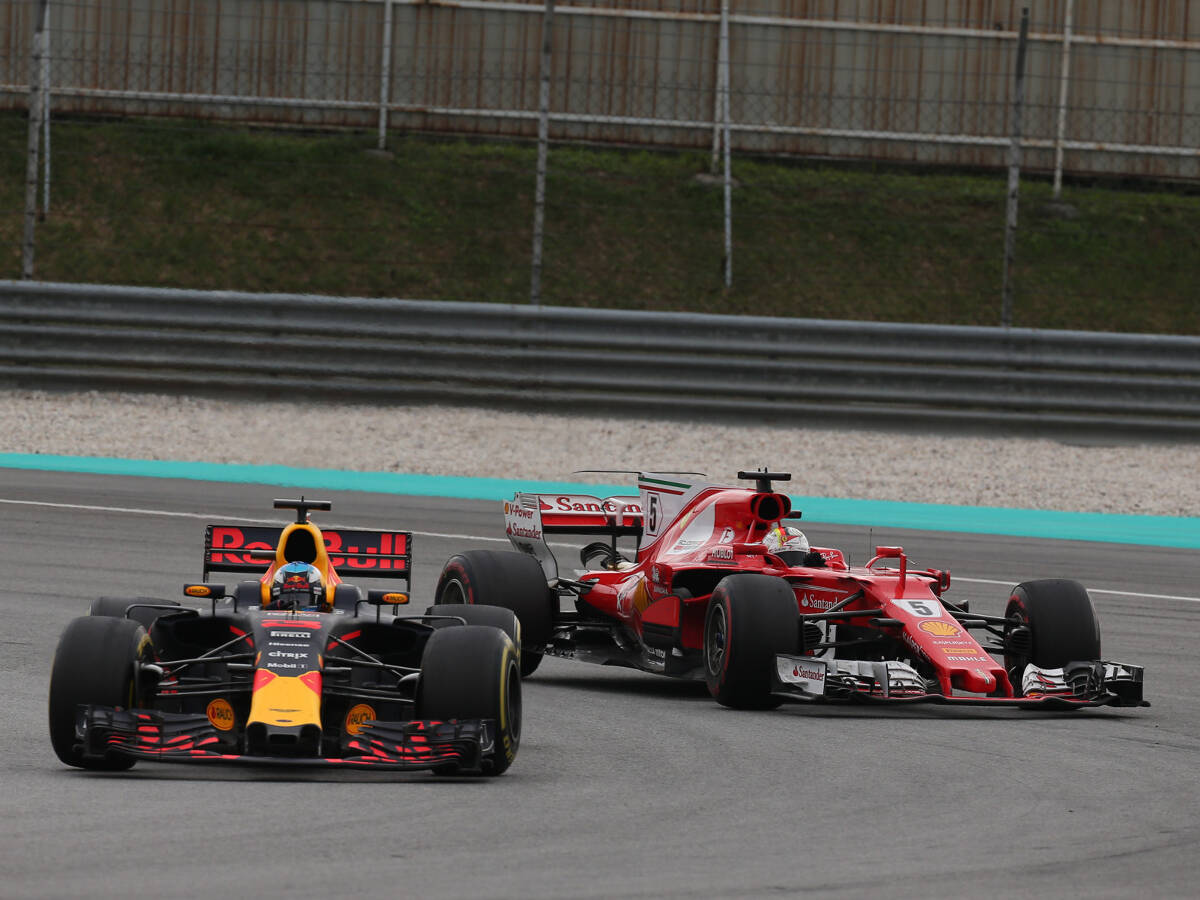 Foto zur News: Sebastian Vettel: Zweiten Boxenstopp in Erwägung gezogen