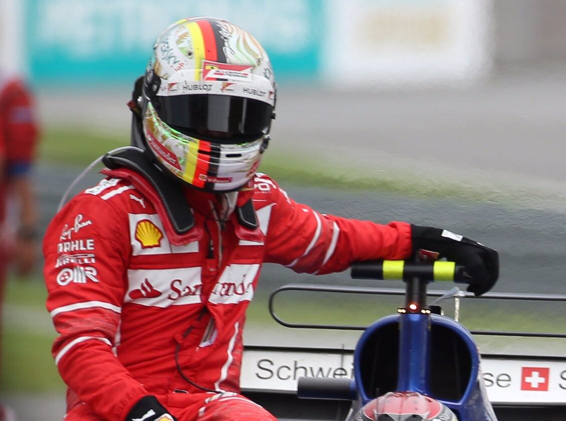 Foto zur News: Martin Brundle: Sebastian Vettels Benehmen kostet WM-Titel