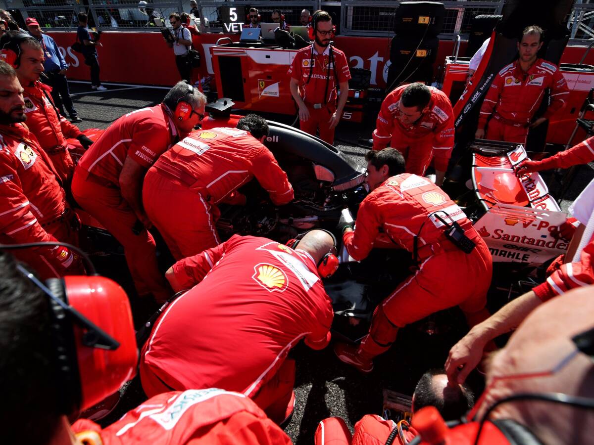 Foto zur News: Ferrari: Enthüllte Suzuka-Chaos leistungssteigernden Öltrick?