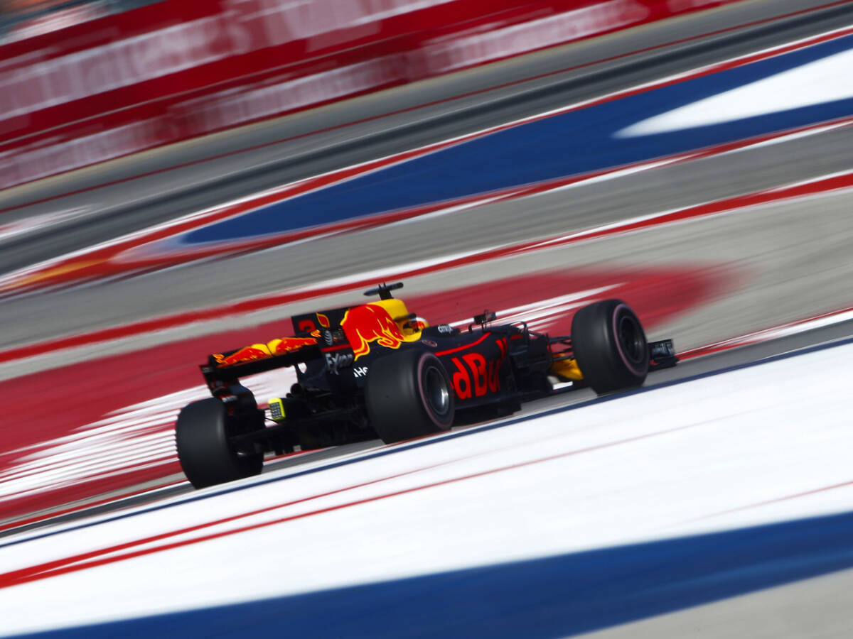 Foto zur News: Red Bull: Ricciardo unwissend, Verstappen mit Fehlern
