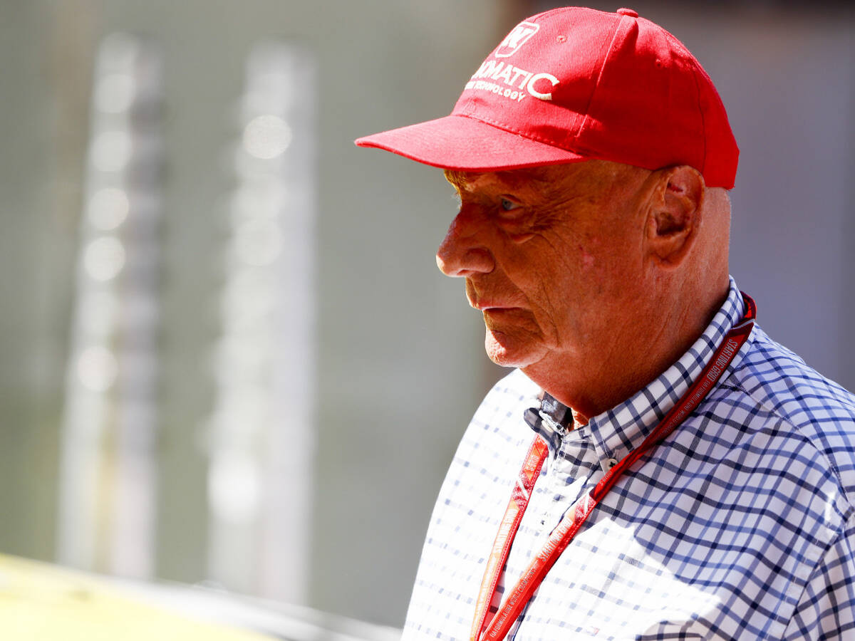 Foto zur News: Niki Lauda: Darum trägt er seit 1976 ein rotes Kapperl