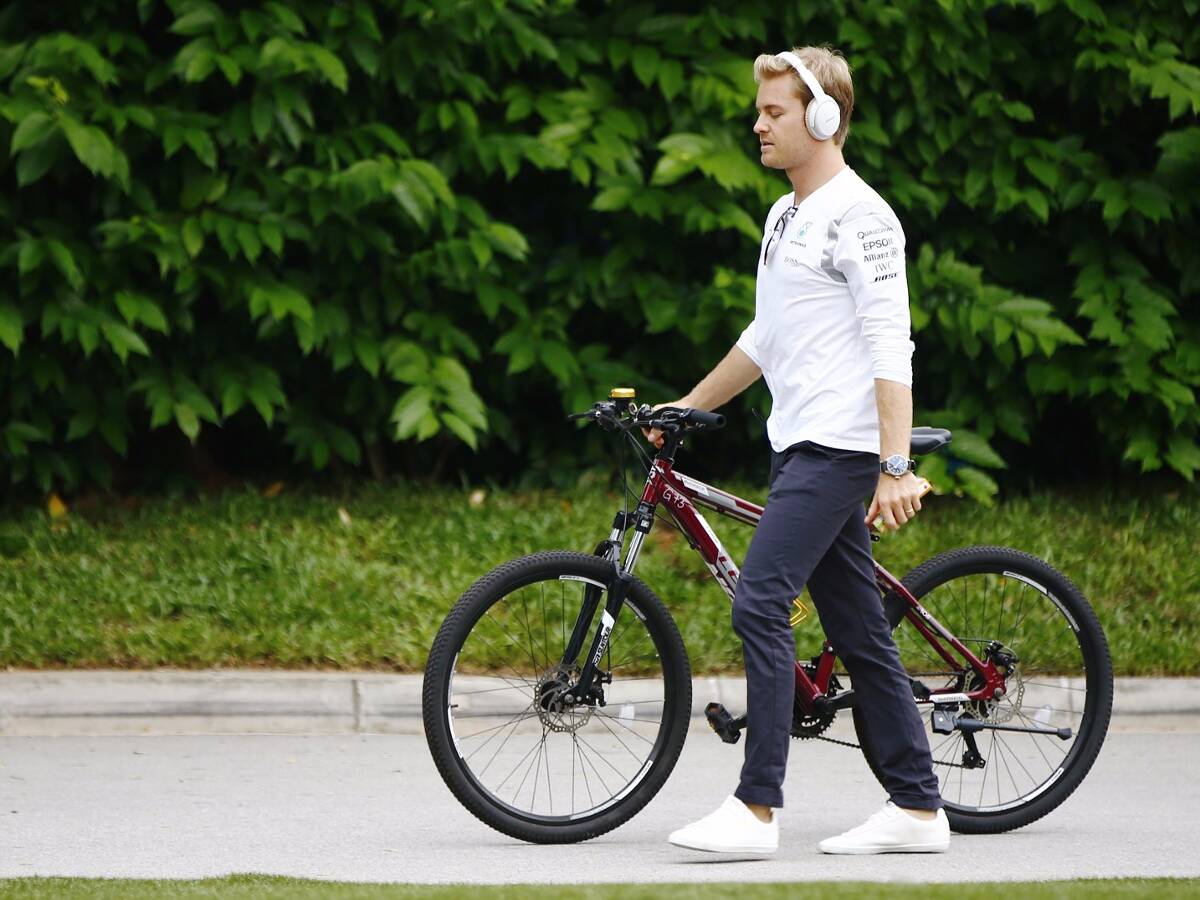 Foto zur News: Kein Radfahren im Sommer: So bezwang Rosberg Hamilton