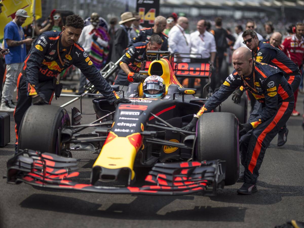 Foto zur News: Plötzlich Pechvogel: Ricciardo blüht schon wieder Gridstrafe