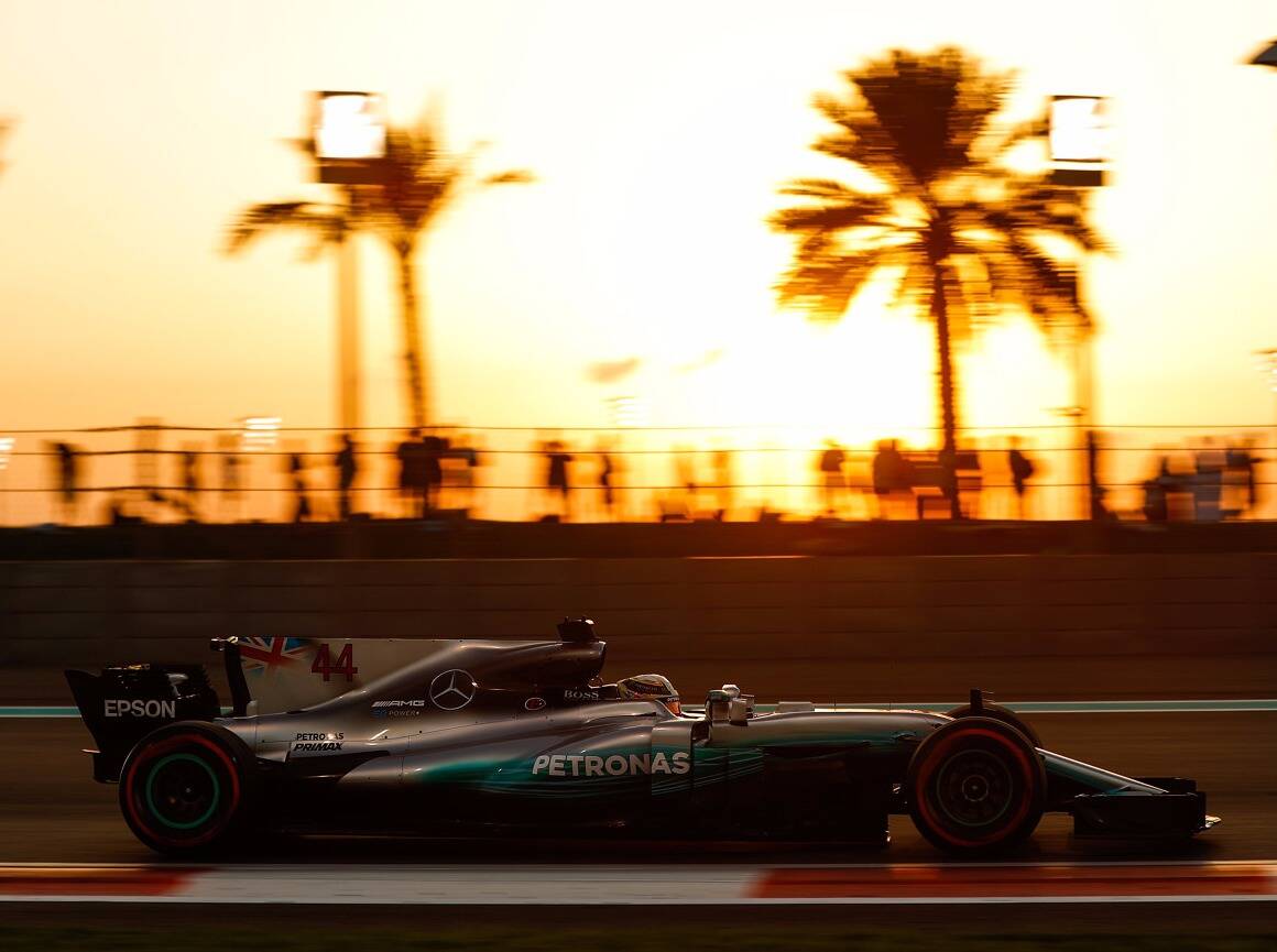 Foto zur News: Formel 1 Abu Dhabi 2017: Lewis Hamilton gibt den Ton an