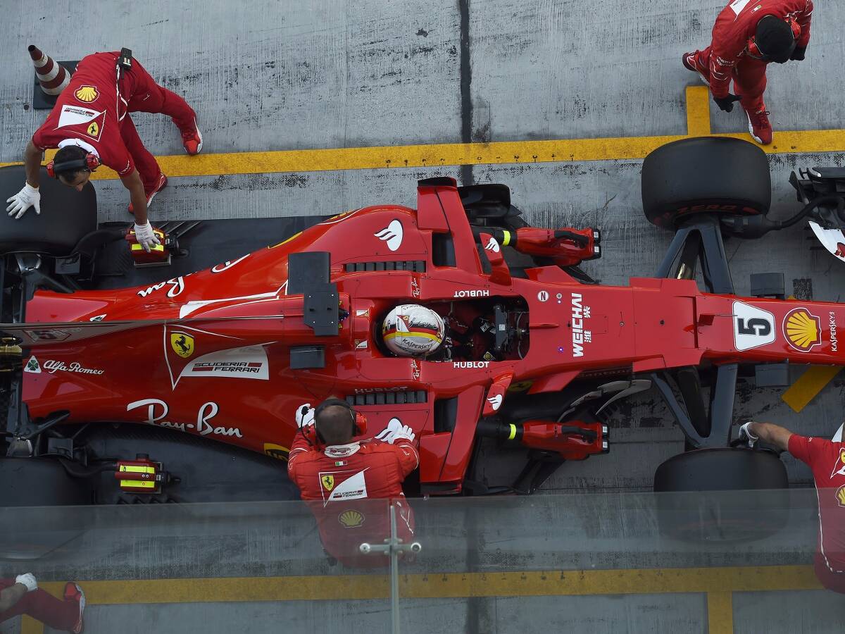 Foto zur News: Letzte Fahrt mit "Gina": Vettels 2017er-Ferrari wird eingemottet