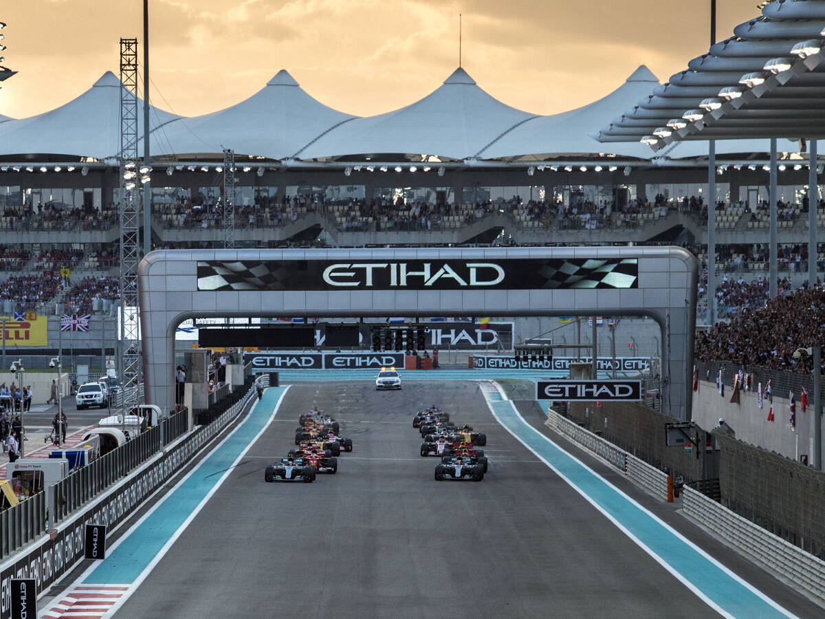 Foto zur News: Stehender Restart: FIA führt erste Tests in Barcelona durch