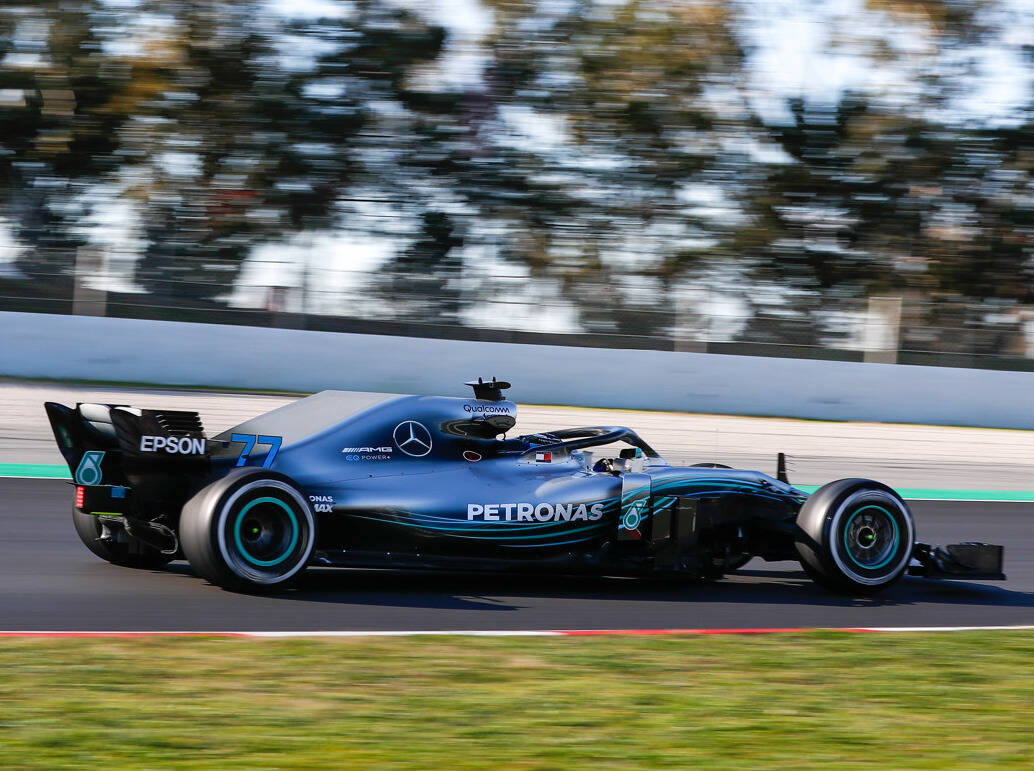 Foto zur News: Neue Seitenkästen: Mercedes "0,250 Sekunden schneller"