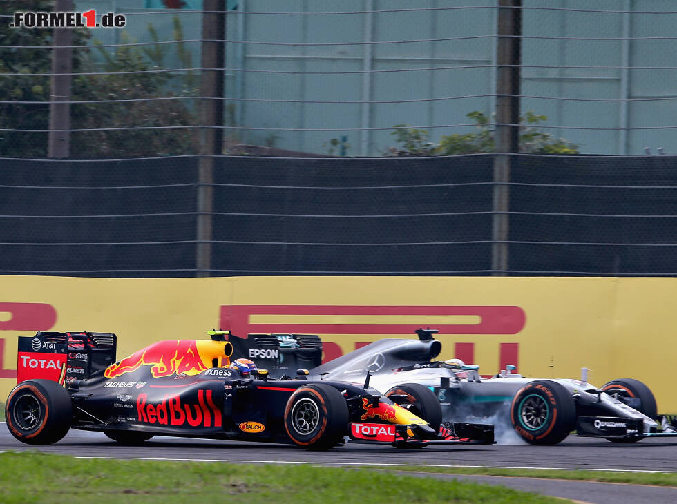 Foto zur News: Max Verstappen und Lewis Hamilton