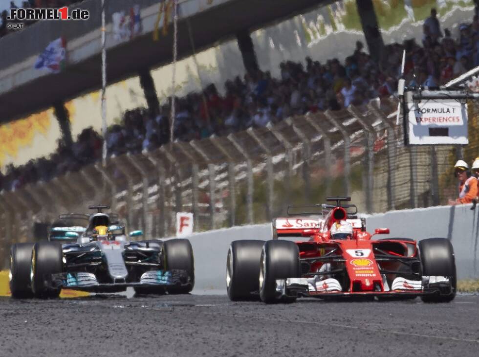 Foto zur News: Sebastian Vettel, Lewis Hamilton