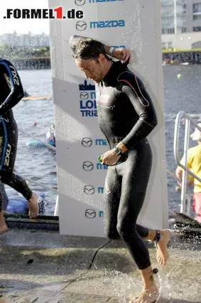 Wenn es im PS-Zirkus mal nicht nach Plan läuft, bekommt Button bei seiner Leidenschaft Triathlon stets den Kopf frei Foto zur News: Wenn es im PS-Zirkus mal nicht nach Plan läuft, bekommt Button bei seiner Leidenschaft Triathlon stets den Kopf frei