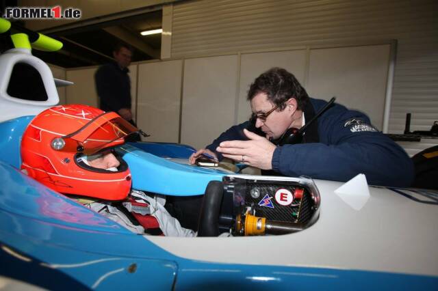 Foto zur News: Michael Schumacher testet am 12. Januar 2010 in Jerez einen GP2-Boliden, um sich auf sein Formel-1-Comeback mit Mercedes einzustimmen. Nachfolgend ein paar Impressionen von dem dreitägigen Test ...