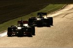 Foto zur News: Lewis Hamilton (McLaren) Pedro de la Rosa (Sauber)