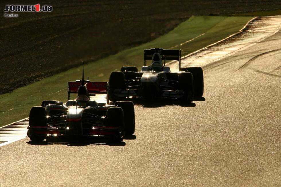 Foto zur News: Lewis Hamilton (McLaren) Pedro de la Rosa (Sauber)
