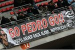 Foto zur News: Die Fans feiern Pedro de la Rosa (Sauber)
