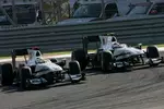 Foto zur News: Pedro de la Rosa (Sauber) geht an Kamui Kobayashi (Sauber) vorbei