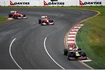 Foto zur News: Mark Webber (Red Bull) vor Felipe Massa (Ferrari)