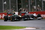 Foto zur News: Heikki Kovalainen (Lotus) und Michael Schumacher (Mercedes)