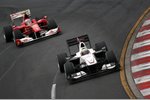 Foto zur News: Spanier unter sich: Pedro de la Rosa (Sauber) und Fernando Alonso (Ferrari)