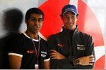 Foto zur News: Karun Chandhok (HRT) und Bruno Senna (HRT)