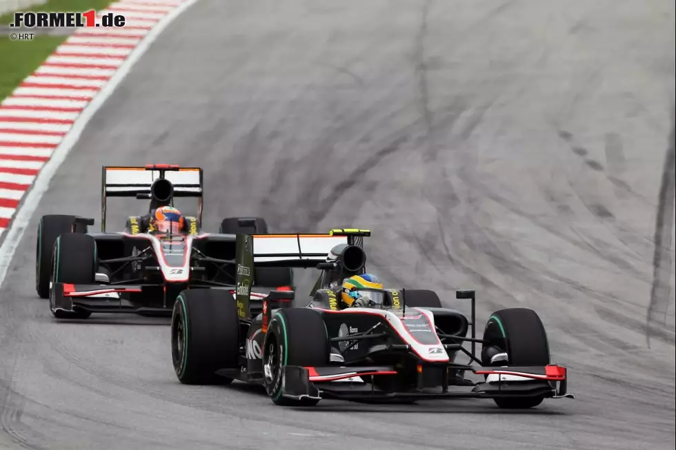 Foto zur News: Bruno Senna (HRT) vor Karun Chandhok (HRT)