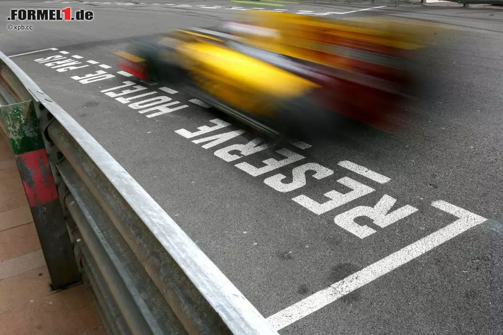 Foto zur News: Vitaly Petrov (Renault)