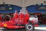 Foto zur News: Fernando Alonso (Ferrari), Stefano Domenicali (Teamchef) und Felipe Massa (Ferrari)