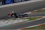 Foto zur News: Michael Schumacher (Mercedes) vor Fernando Alonso (Ferrari)