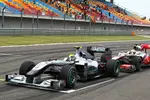 Gallerie: Nico Rosberg (Mercedes) direkt vot Lewis Hamilton (McLaren)