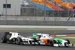 Foto zur News: Adrian Sutil (Force India) und Kamui Kobayashi (Sauber)