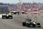 Foto zur News: Jarno Trulli (Lotus) vor Heikki Kovalainen (Lotus)