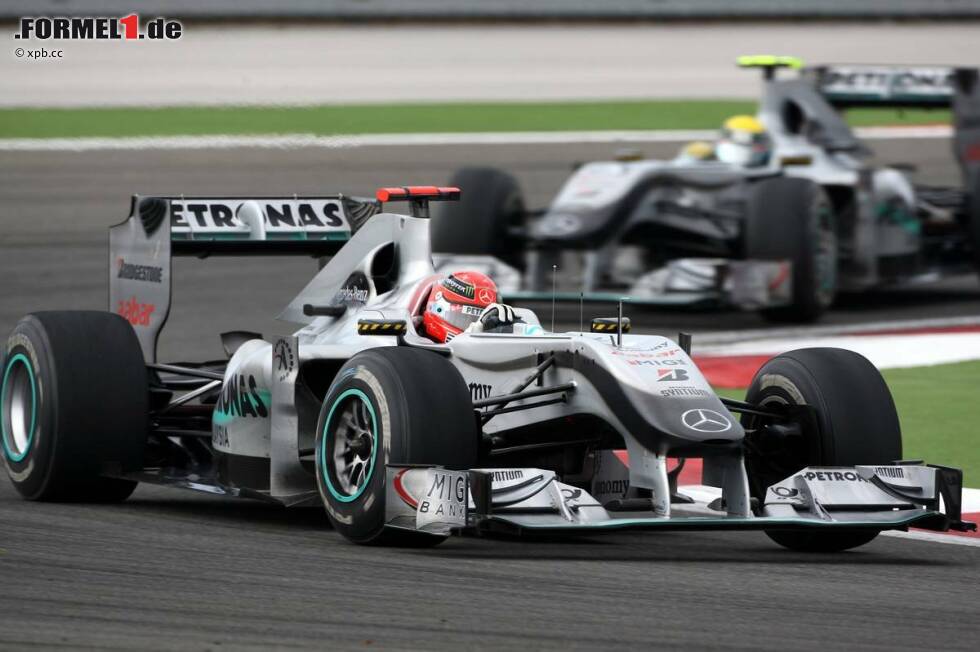 Foto zur News: Michael Schumacher (Mercedes) Nico Rosberg (Mercedes)