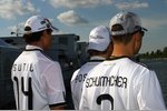 Foto zur News: Adrian Sutil (Force India), Nico Rosberg (Mercedes) und Michael Schumacher (Mercedes) als Fußball-WM-Unterstützer