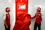 Foto zur News: Felipe Massa und Fernando Alonso (Ferrari) enthüllen neues Logo von Ferrari