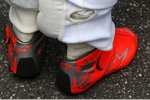 Foto zur News: Schuhe von Michael Schumacher (Mercedes)
