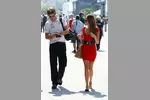 Foto zur News: Jenson Button (McLaren) mit Freundin Jessica Michibata