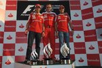 Foto zur News: Fernando Alonso, Stefano Domenicali (Teamchef) und Felipe Massa