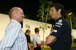 Foto zur News: Adrian Newey (Technischer Direktor) und Mark Webber (Red Bull)