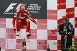 Foto zur News: Fernando Alonso (Ferrari) und Sebastian Vettel (Red Bull)