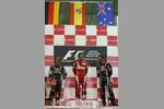 Foto zur News: Sebastian Vettel (Red Bull), Fernando Alonso (Ferrari) und Mark Webber (Red Bull)