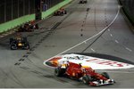 Foto zur News: Fernando Alonso (Ferrari) vor Sebastian Vettel (Red Bull)