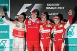 Foto zur News: Lewis Hamilton (McLaren), Chris Dyer, Fernando Alonso und Felipe Massa (Ferrari)