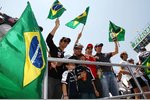 Gallerie: Brasilianer unter sich: Lucas di Grassi (Virgin), Rubens Barrichello (Williams), Felipe Massa (Ferrari) und Bruno Senna (HRT)