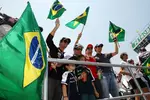 Gallerie: Brasilianer unter sich: Lucas di Grassi (Virgin), Rubens Barrichello (Williams), Felipe Massa (Ferrari) und Bruno Senna (HRT)