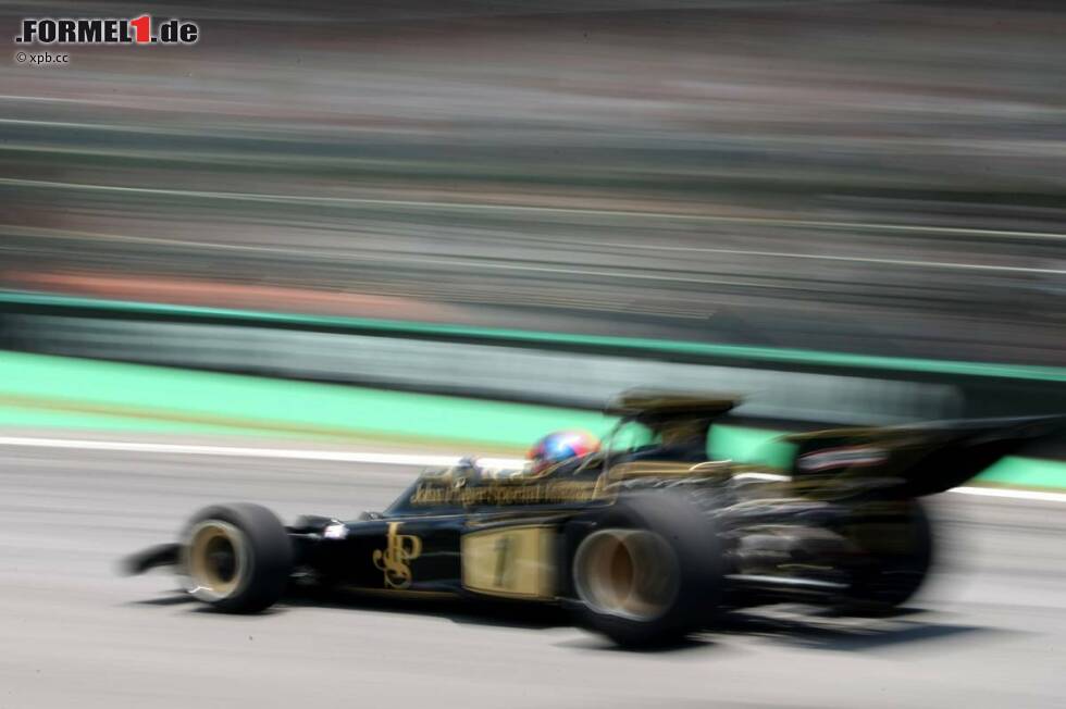Foto zur News: Emerson Fittipaldi im Lotus 72 bei Demorunden