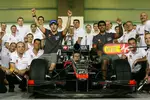 Gallerie: Gruppenbild bei HRT mit Bruno Senna, Christian Klien und Karun Chandhok