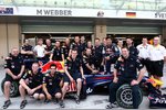 Foto zur News: Mark Webber (Red Bull) und seine Crew