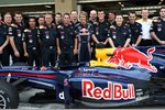 Foto zur News: Sebastian Vettel (Red Bull)  und seine Crew