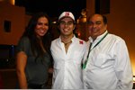 Foto zur News: Sergio Perez (Sauber) mit Schwester und Vater